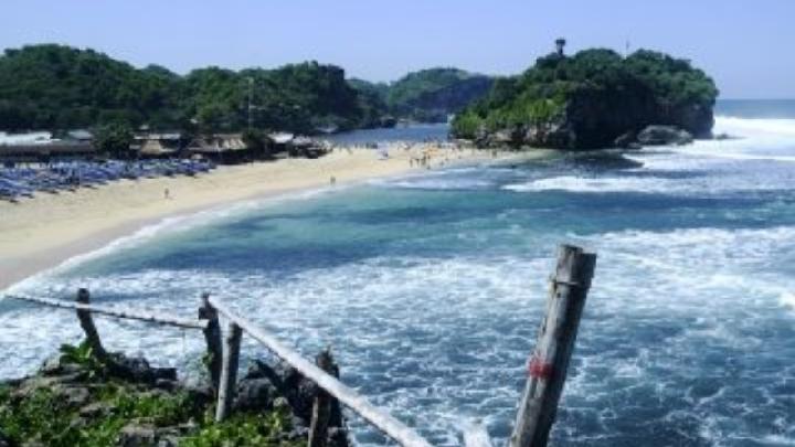 Libur Nataru ke Mana? Deretan Rekomendasi 9 Wisata Pantai di tempat area Banyuwangi