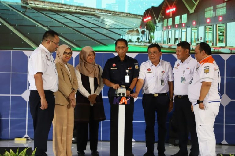PT KAI terapkan pengaplikasian PLTS pada 40 stasiun